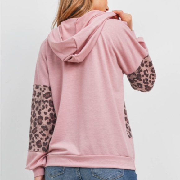 Leopard Print Contrast Hoodie - Picture 7 of 7